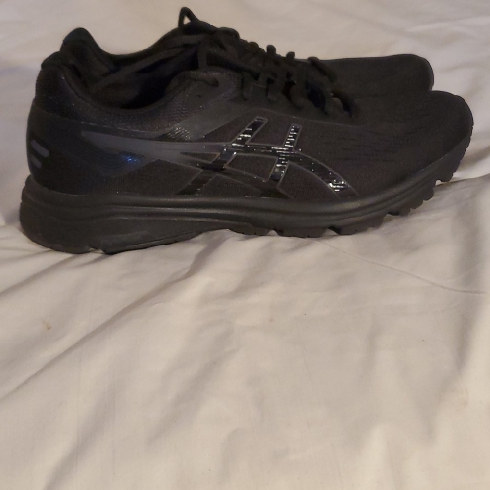 Womens Asics GT-1000 7 Black Sneaker 9.5